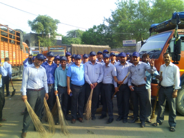 Om Logistics Supports Clean India